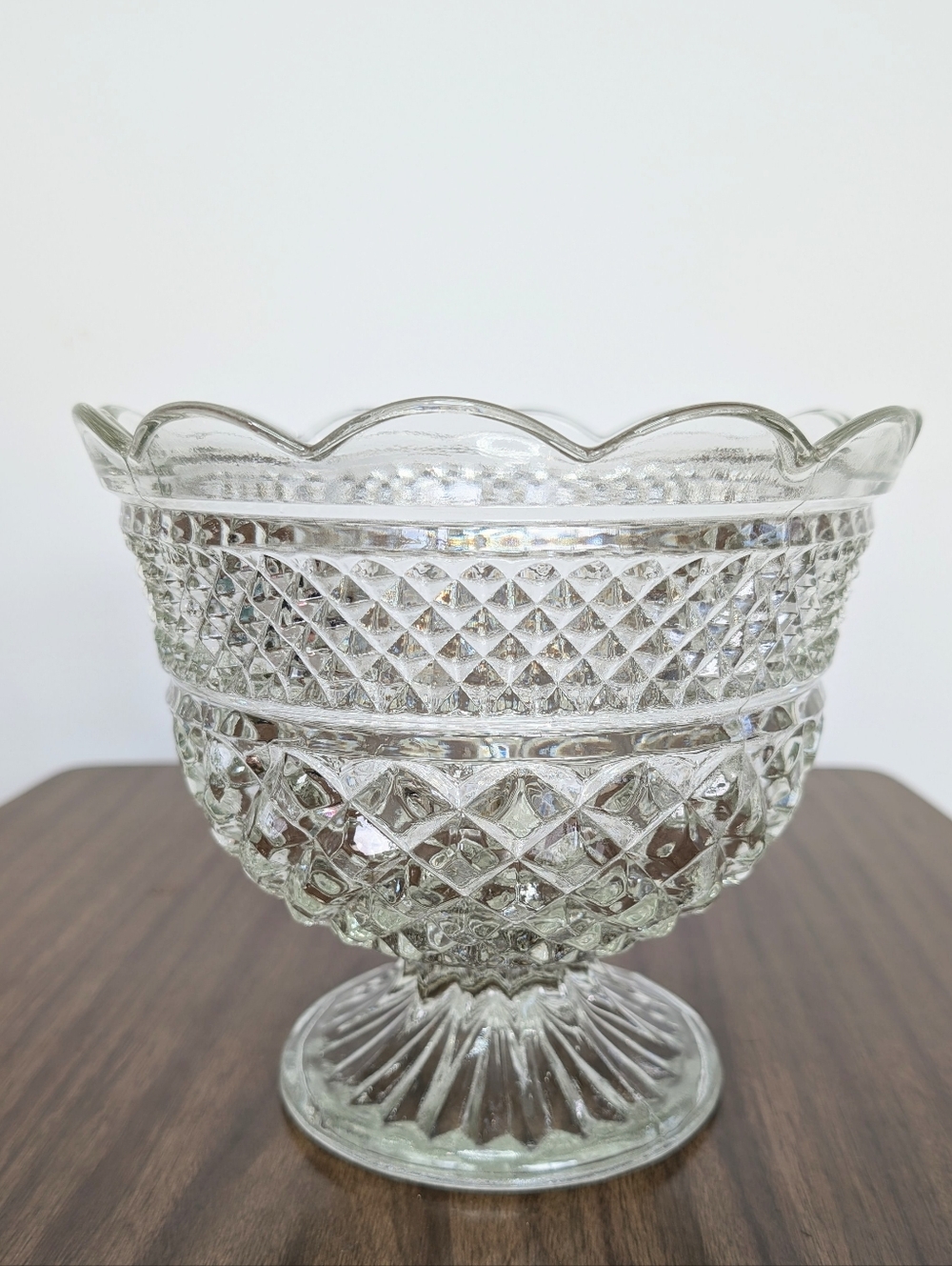 Vintage Anchor Hocking Wexford Pattern Footed Glass Salad Or Parfait Bowl - Picture 5 of 8